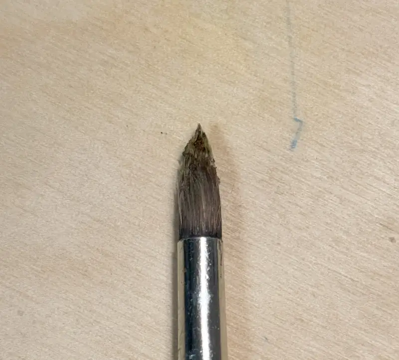 잉크가맡라붙어굳어있는붓