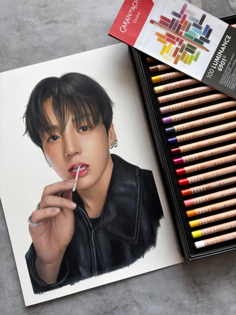 유성색연필,내광성,부드러운,블렌딩최적,저채도색상구성,까렠다쉬루미넌스